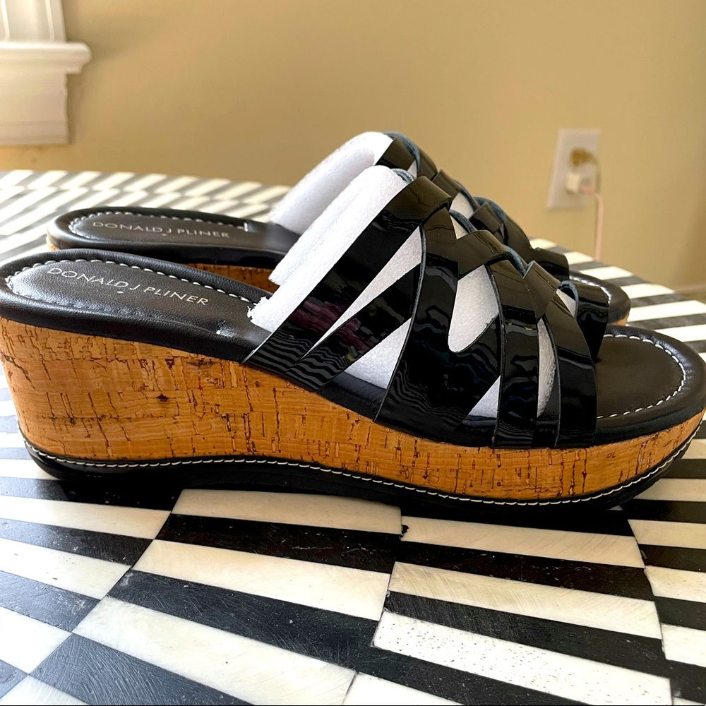 NWT Charles David “Salma” black wedges